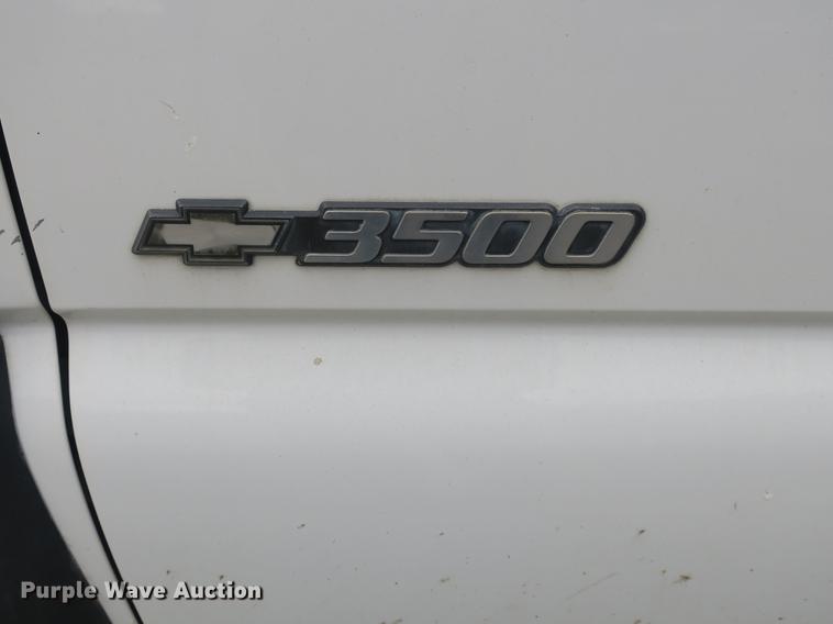 image for item DB8827 2002 Chevrolet Silverado 3500 utility bed pickup truck