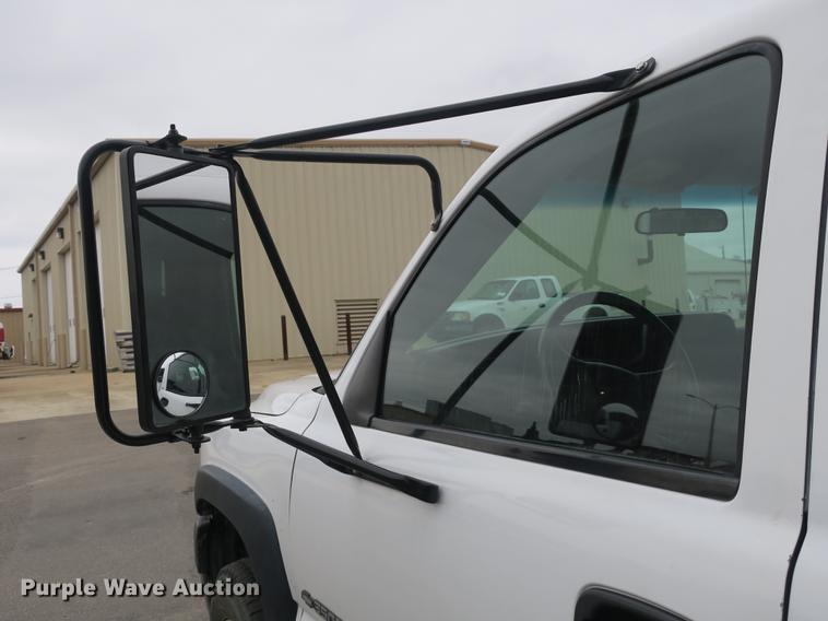 image for item DB8827 2002 Chevrolet Silverado 3500 utility bed pickup truck