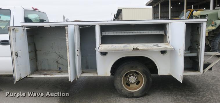 image for item DB8827 2002 Chevrolet Silverado 3500 utility bed pickup truck