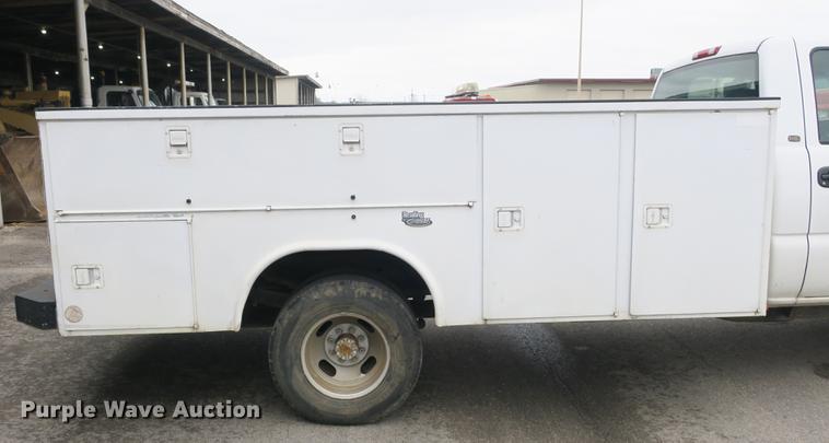 image for item DB8827 2002 Chevrolet Silverado 3500 utility bed pickup truck