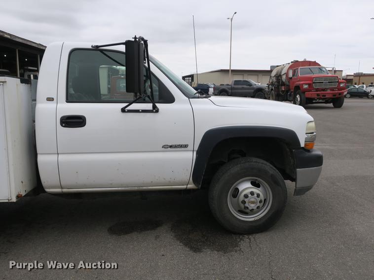 image for item DB8827 2002 Chevrolet Silverado 3500 utility bed pickup truck