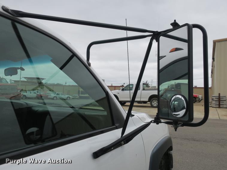 image for item DB8827 2002 Chevrolet Silverado 3500 utility bed pickup truck