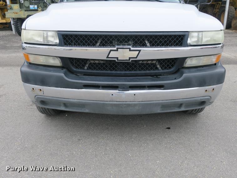 image for item DB8827 2002 Chevrolet Silverado 3500 utility bed pickup truck