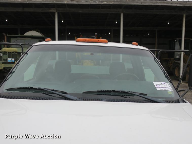 image for item DB8827 2002 Chevrolet Silverado 3500 utility bed pickup truck