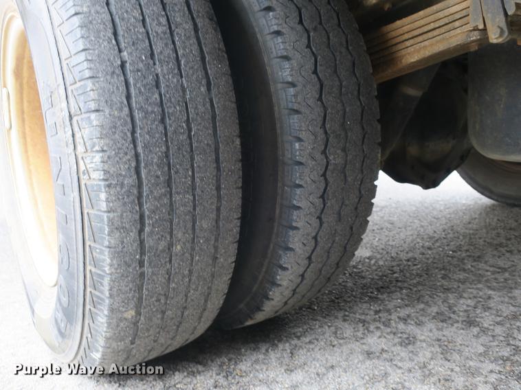 image for item DB8827 2002 Chevrolet Silverado 3500 utility bed pickup truck