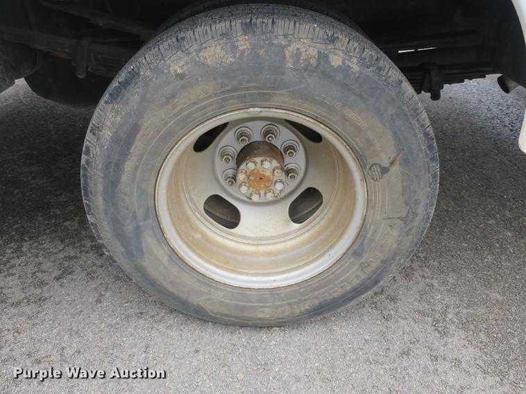 image for item DB8827 2002 Chevrolet Silverado 3500 utility bed pickup truck