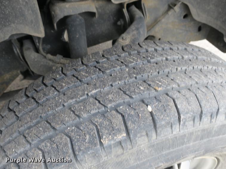 image for item DB8827 2002 Chevrolet Silverado 3500 utility bed pickup truck