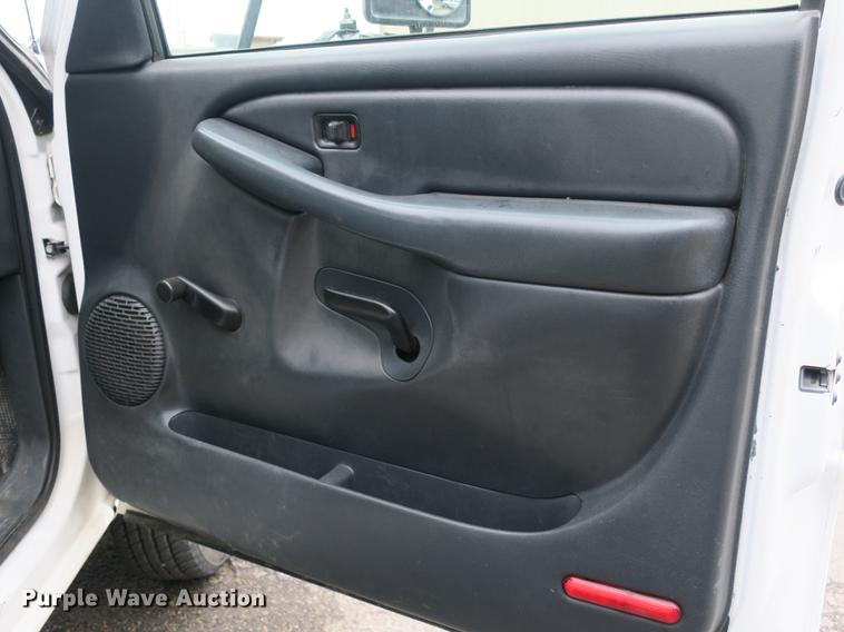 image for item DB8827 2002 Chevrolet Silverado 3500 utility bed pickup truck