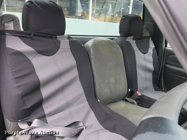 image for item DB8827 2002 Chevrolet Silverado 3500 utility bed pickup truck