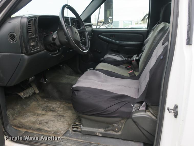 image for item DB8827 2002 Chevrolet Silverado 3500 utility bed pickup truck