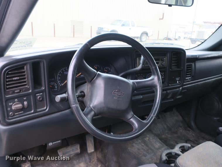 image for item DB8827 2002 Chevrolet Silverado 3500 utility bed pickup truck