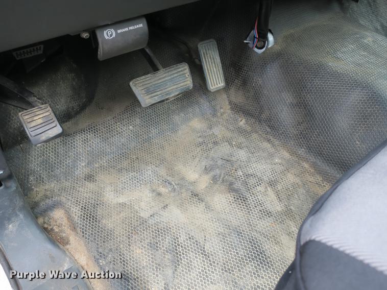 image for item DB8827 2002 Chevrolet Silverado 3500 utility bed pickup truck