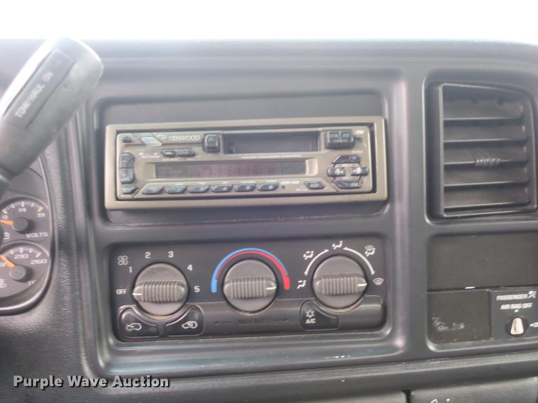 image for item DB8827 2002 Chevrolet Silverado 3500 utility bed pickup truck