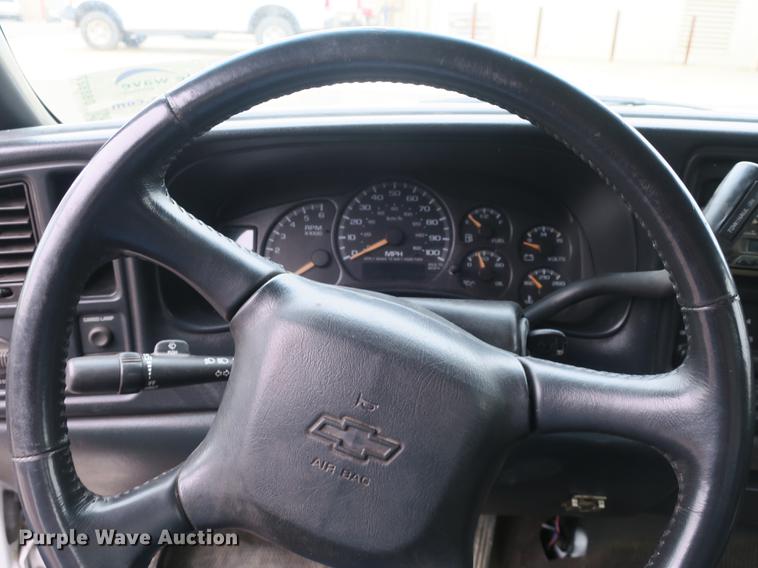 image for item DB8827 2002 Chevrolet Silverado 3500 utility bed pickup truck