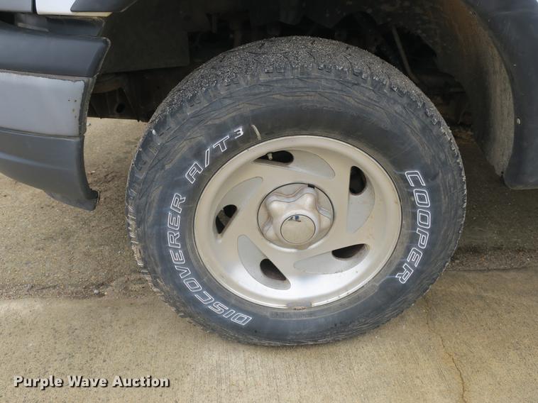 image for item DB8828 2001 Ford F150 SuperCab pickup truck