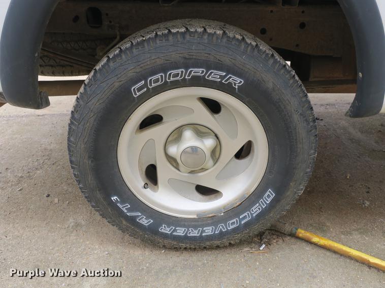 image for item DB8828 2001 Ford F150 SuperCab pickup truck