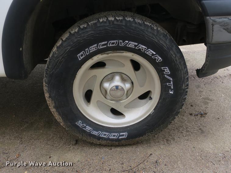 image for item DB8828 2001 Ford F150 SuperCab pickup truck