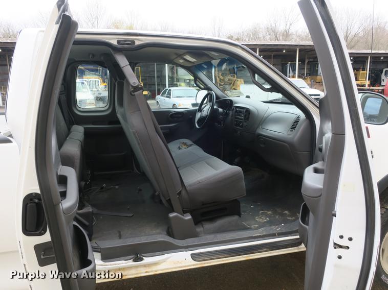 image for item DB8828 2001 Ford F150 SuperCab pickup truck