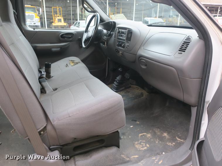 image for item DB8828 2001 Ford F150 SuperCab pickup truck