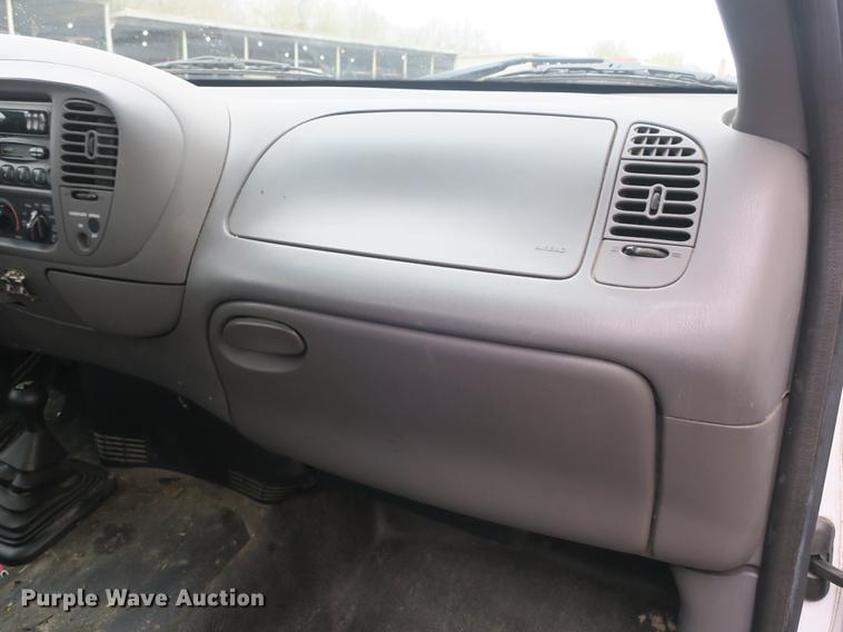 image for item DB8828 2001 Ford F150 SuperCab pickup truck