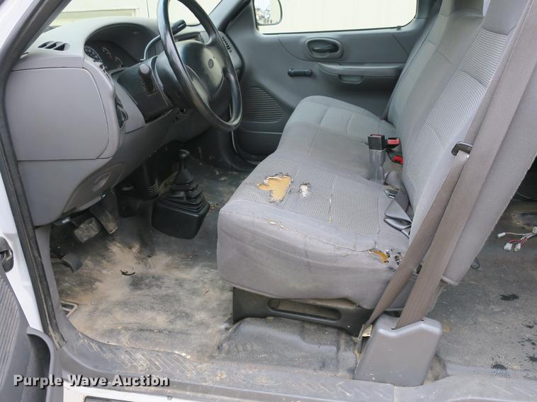 image for item DB8828 2001 Ford F150 SuperCab pickup truck