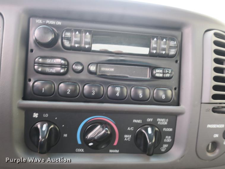 image for item DB8828 2001 Ford F150 SuperCab pickup truck