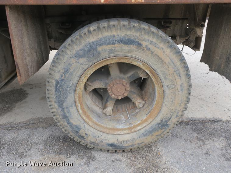 image for item DB8829 1978 International Loadstar 1600 dump truck