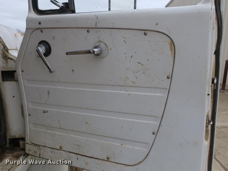 image for item DB8829 1978 International Loadstar 1600 dump truck