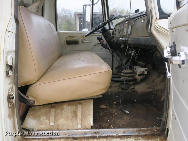 image for item DB8829 1978 International Loadstar 1600 dump truck