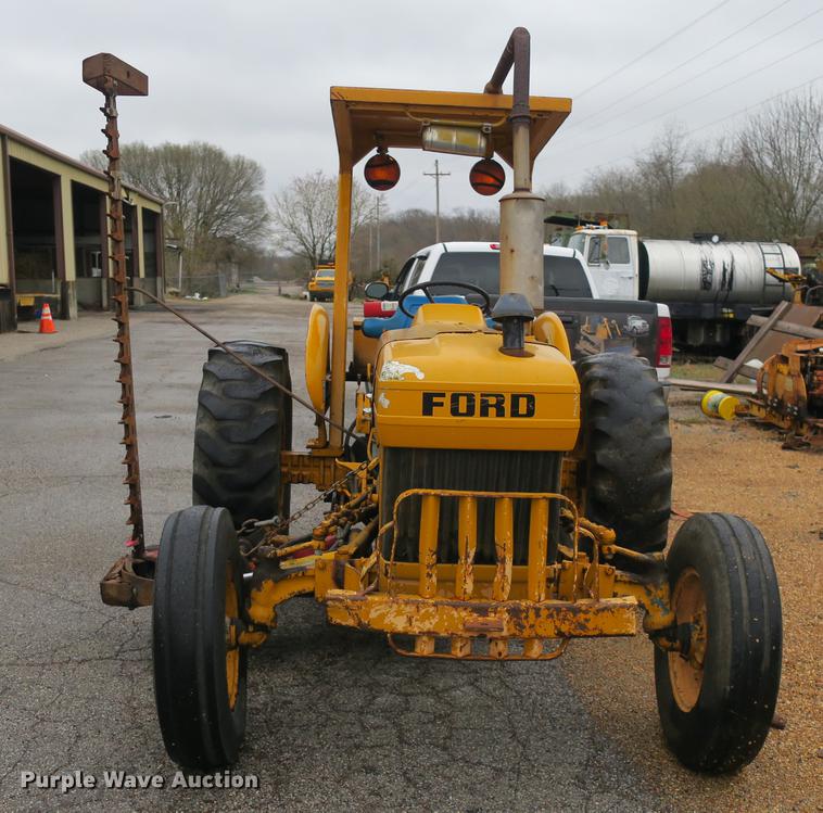 image for item DB8833 Ford CA414C tractor