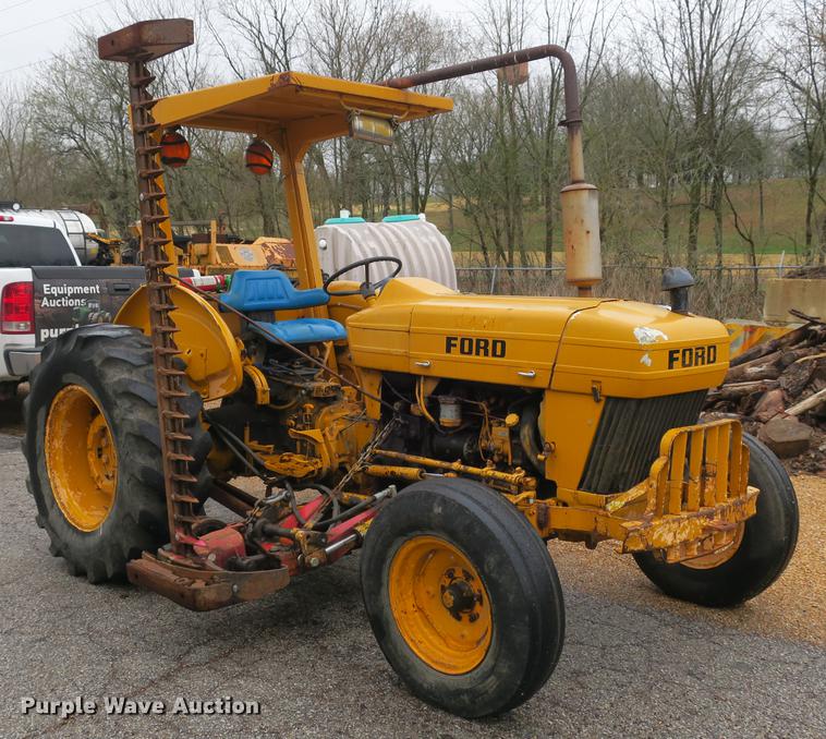 image for item DB8833 Ford CA414C tractor