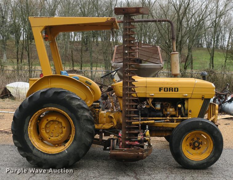 image for item DB8833 Ford CA414C tractor