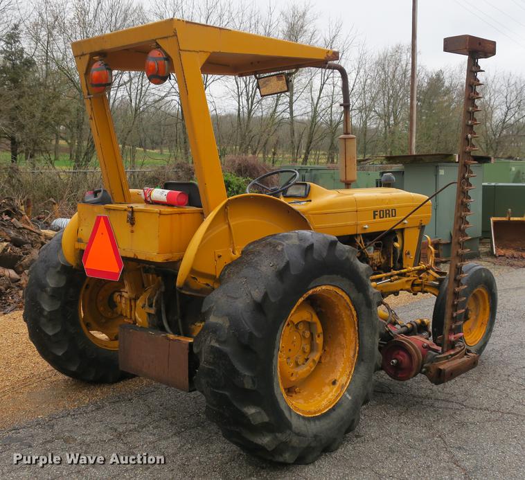 image for item DB8833 Ford CA414C tractor