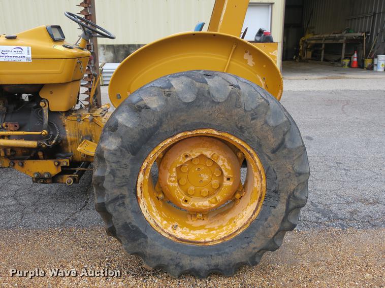 image for item DB8833 Ford CA414C tractor