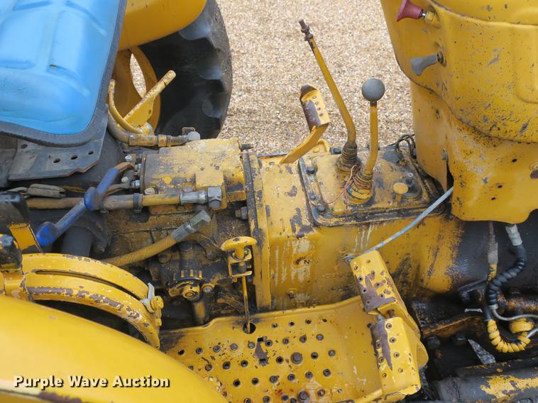 image for item DB8833 Ford CA414C tractor