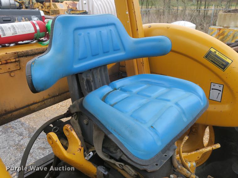 image for item DB8833 Ford CA414C tractor