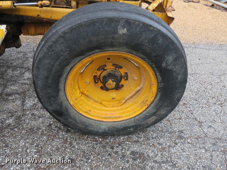 image for item DB8833 Ford CA414C tractor