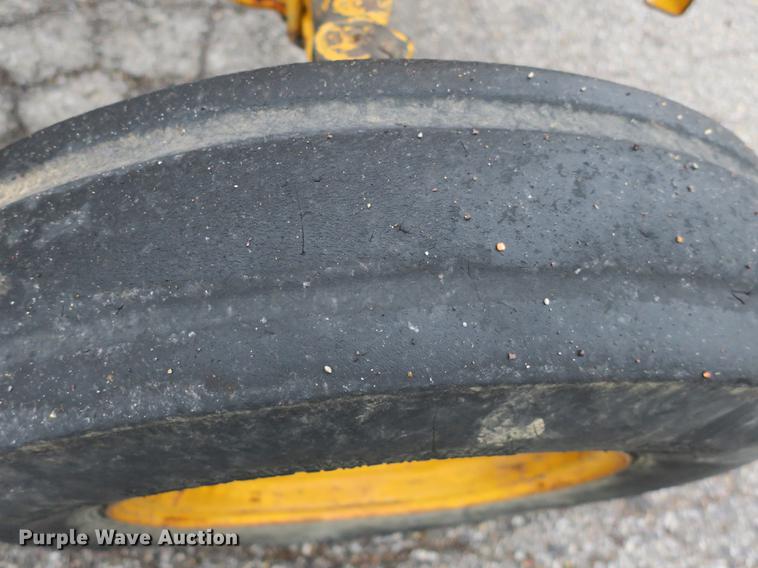 image for item DB8833 Ford CA414C tractor