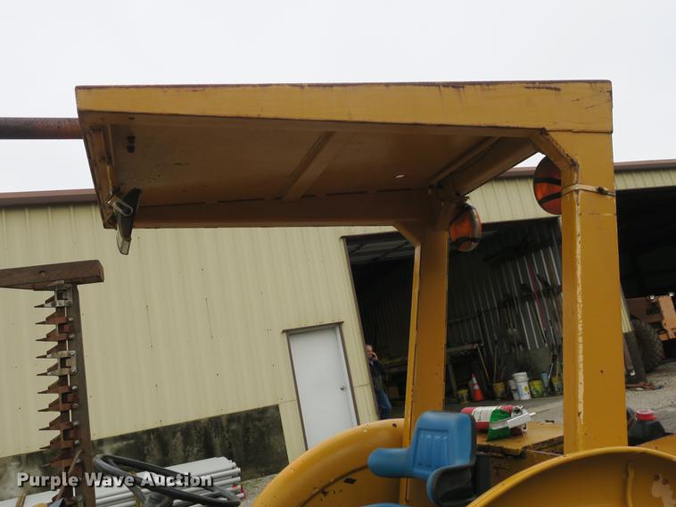 image for item DB8833 Ford CA414C tractor