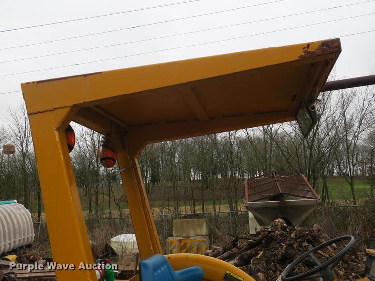 image for item DB8833 Ford CA414C tractor