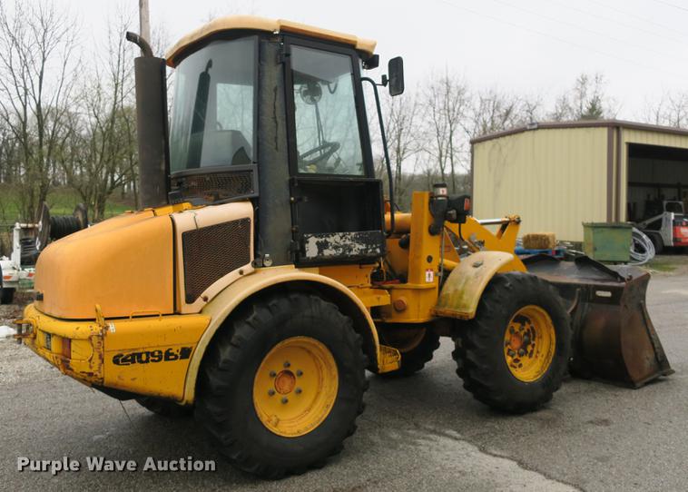 image for item DB8834 2000 JCB 409B wheel loader
