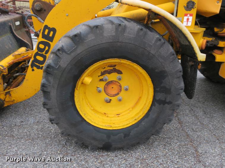 image for item DB8834 2000 JCB 409B wheel loader
