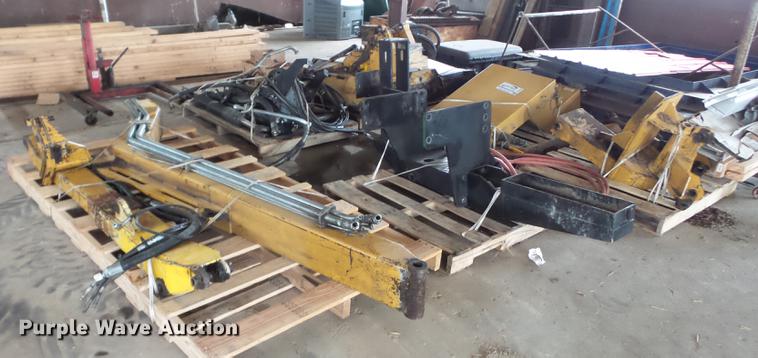 image for item DD2297 Tiger side boom mower parts