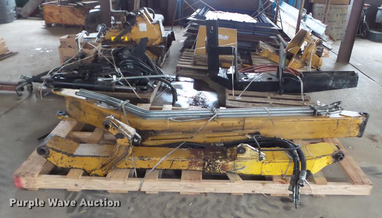 image for item DD2297 Tiger side boom mower parts
