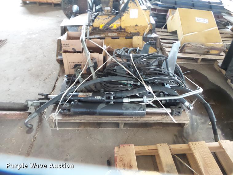 image for item DD2297 Tiger side boom mower parts