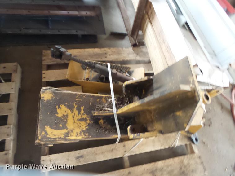 image for item DD2297 Tiger side boom mower parts