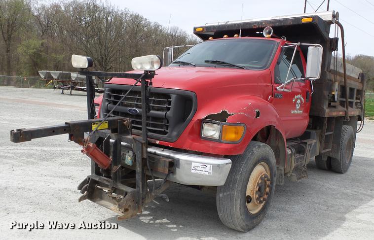 image for item DD2300 2001 Ford F750 Super Duty dump truck