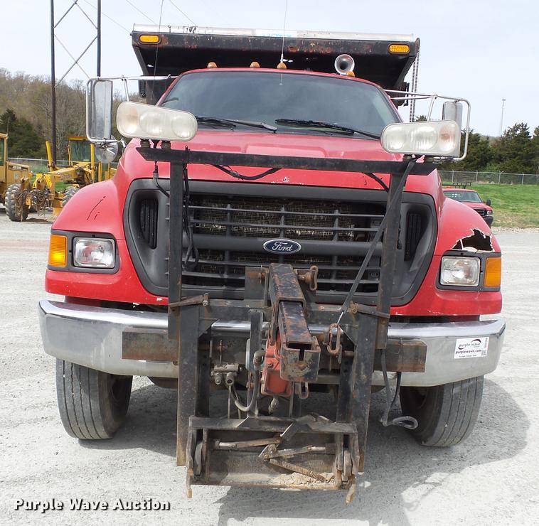 image for item DD2300 2001 Ford F750 Super Duty dump truck