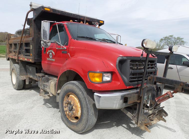 image for item DD2300 2001 Ford F750 Super Duty dump truck