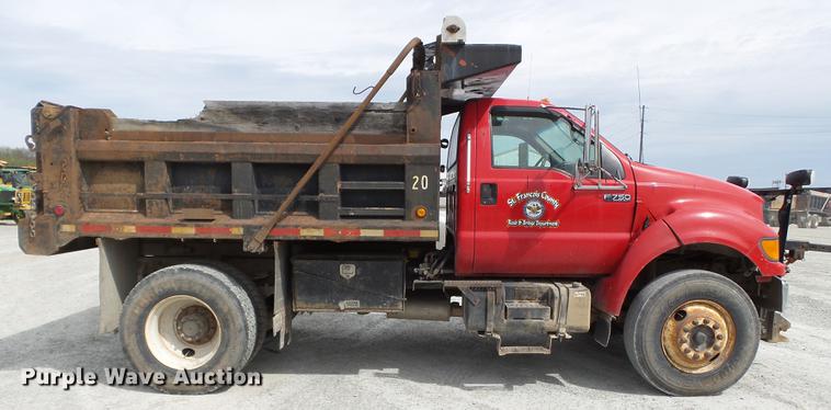 image for item DD2300 2001 Ford F750 Super Duty dump truck